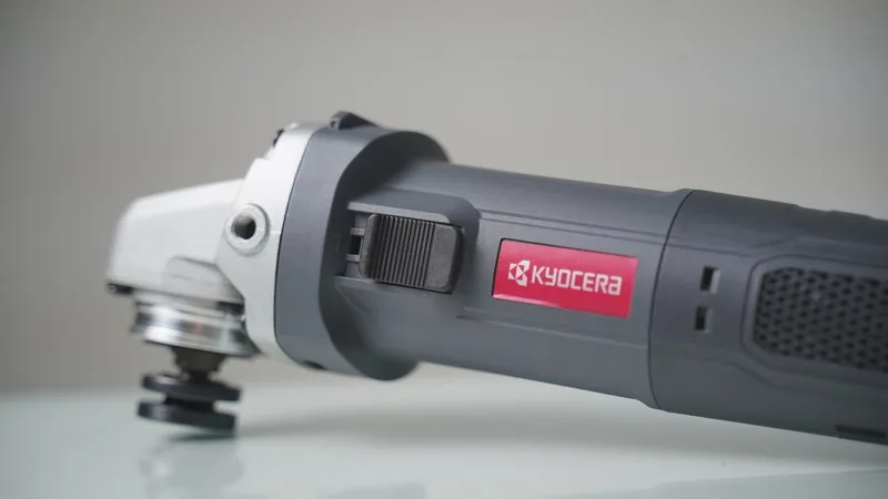 Máy mài góc cầm tay 900W Kyocera AG1000 10